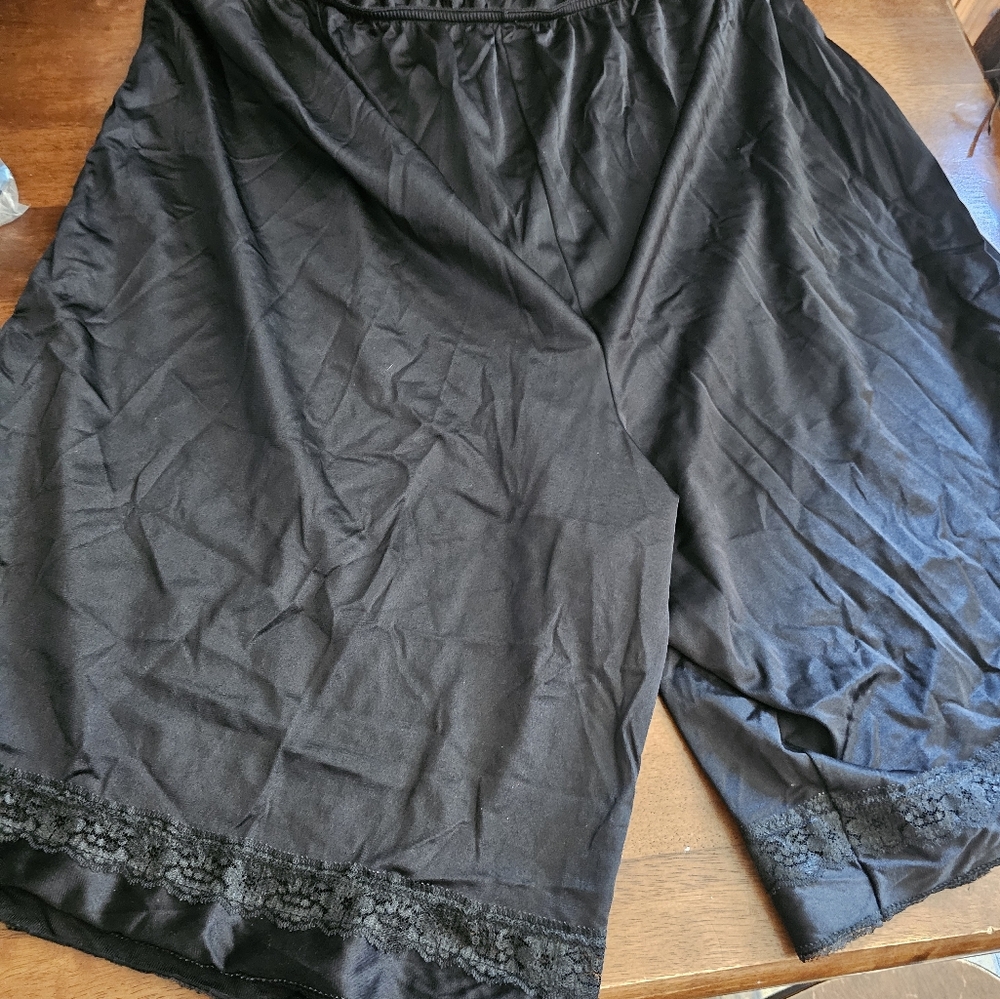 Half Slip Medium Velrose black Nylon Lace Trimmed Elastic Waist leggings size 4